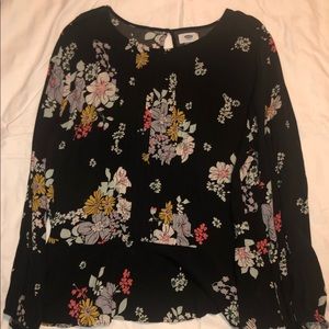 Floral top. Boho vibe.